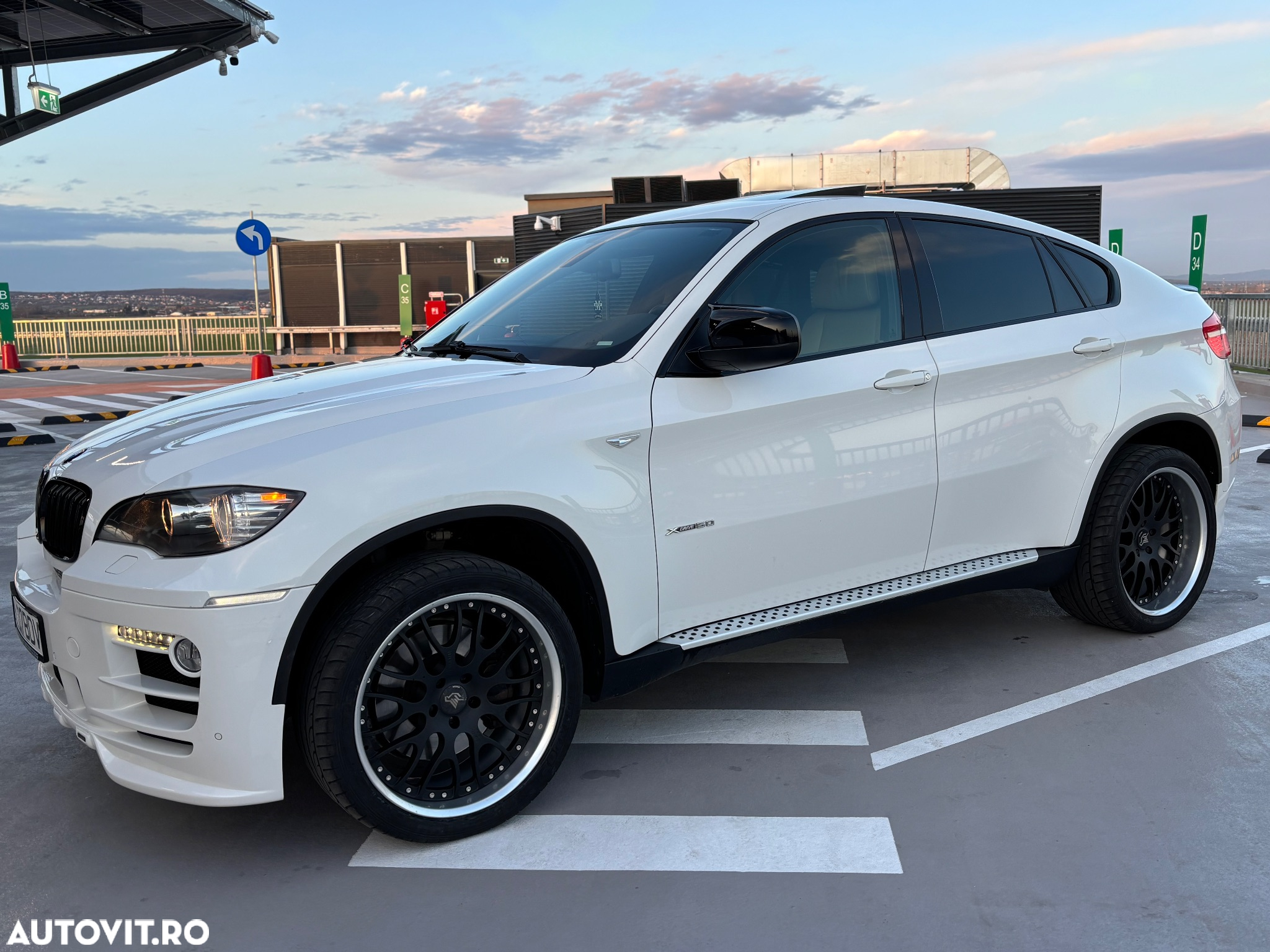 BMW X6 xDrive50i - 11