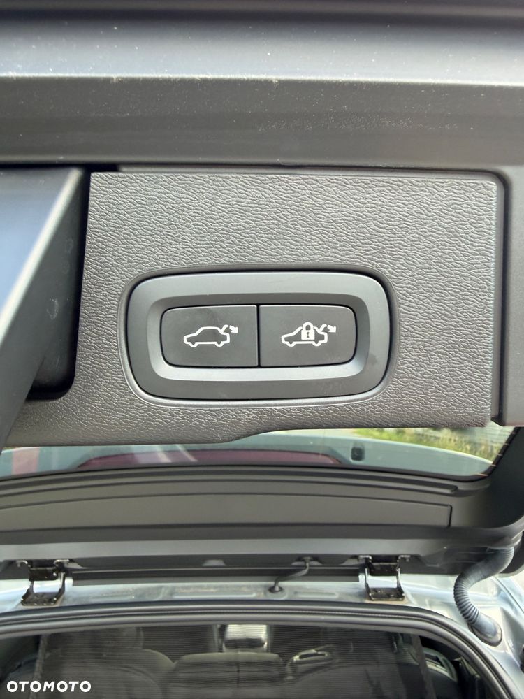 Volvo XC 60 B4 B Plus Dark - 29