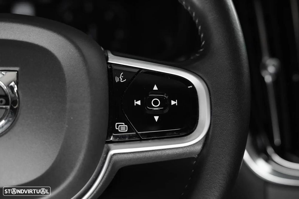 Volvo V60 2.0 B4 Momentum Geartronic - 30