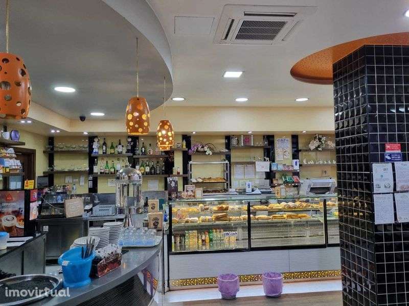 Pastelaria com fabrico em Santa Iria de Azóia - Grande imagem: 4/9