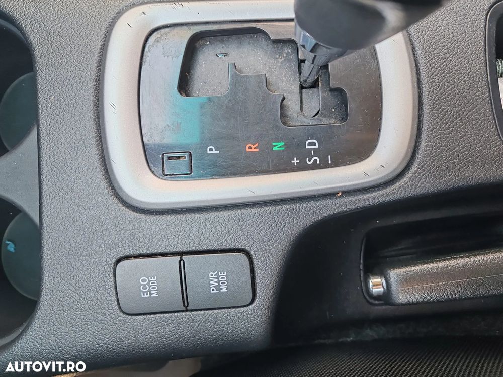 Toyota Hilux 2.4D 150CP 4x4 Double Cab AT Executive - 17