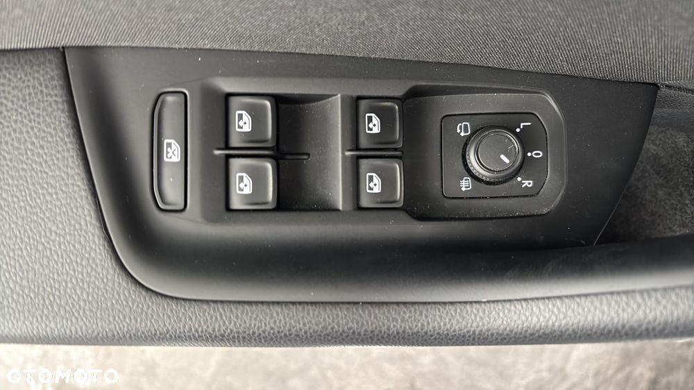 Volkswagen Passat - 25