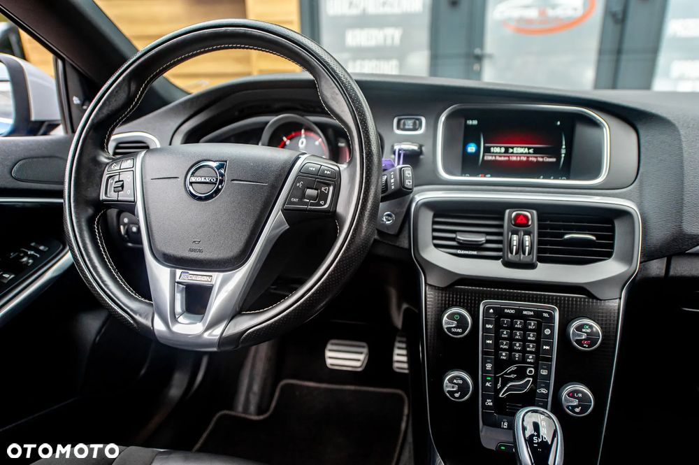 Volvo V40 D4 Geartronic RDesign - 25
