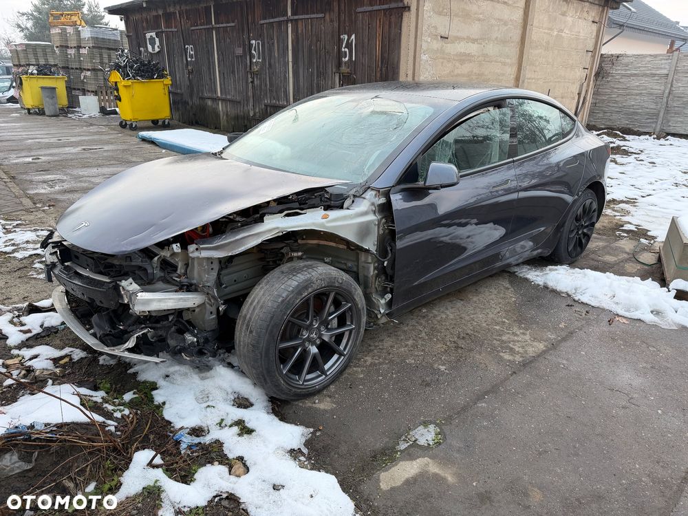 Tesla Model 3 Standard Reichweite Plus Hinterradantrieb - 17