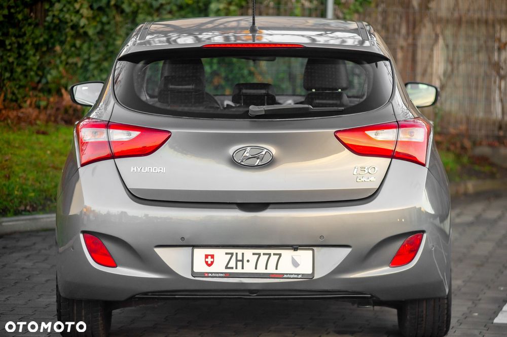 Hyundai i30 blue 1.6 GDI Passion - 13