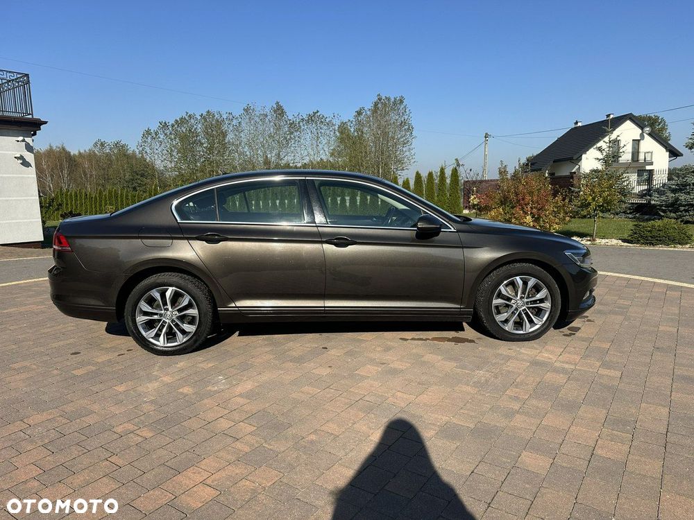 Volkswagen Passat - 11