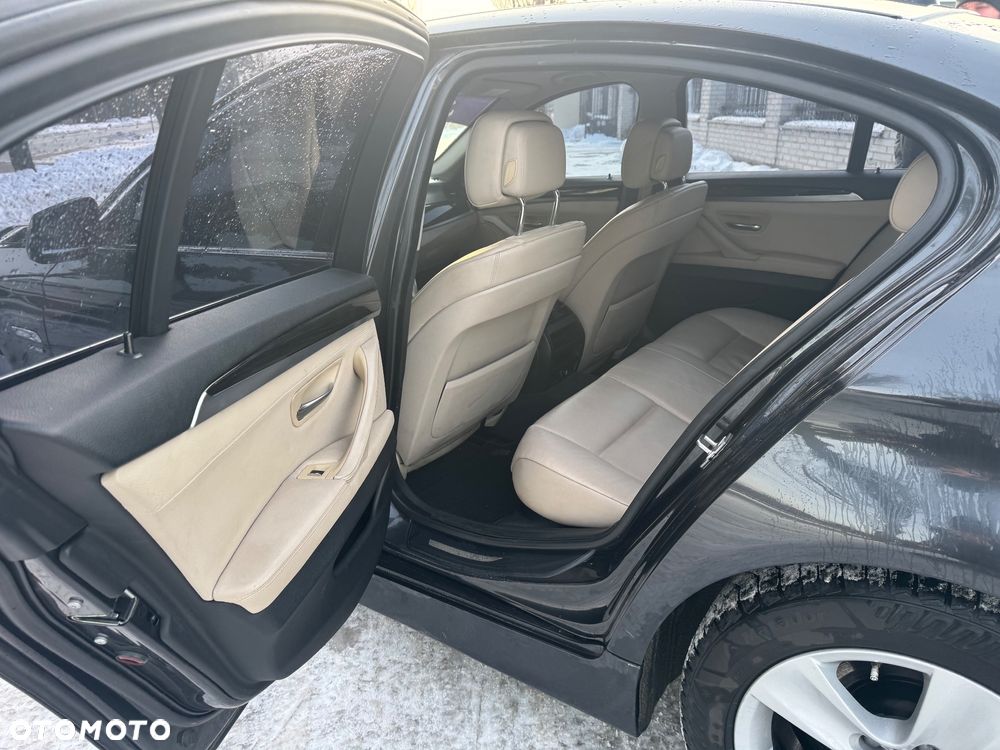 BMW Seria 5 528i xDrive - 11