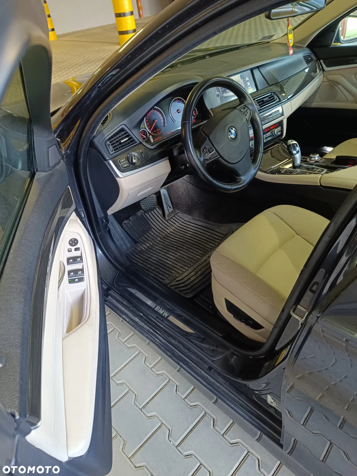 BMW Seria 5 528i xDrive - 16