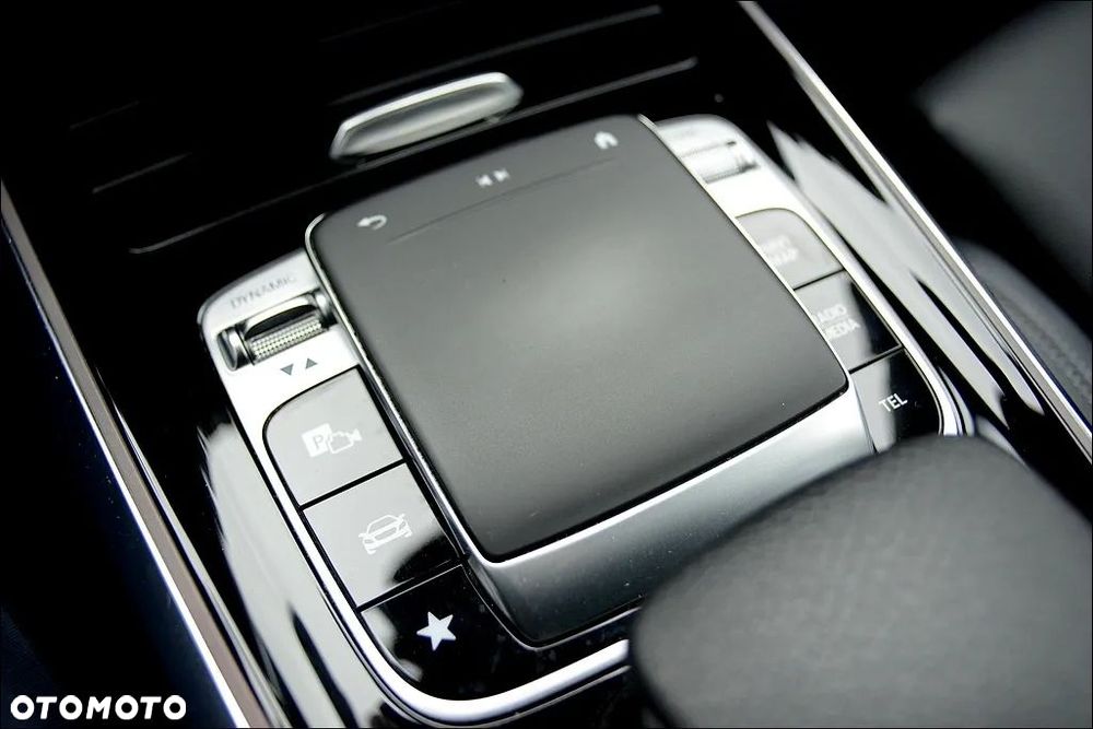 Mercedes-Benz GLB 200 d 8G-DCT Progressive - 31