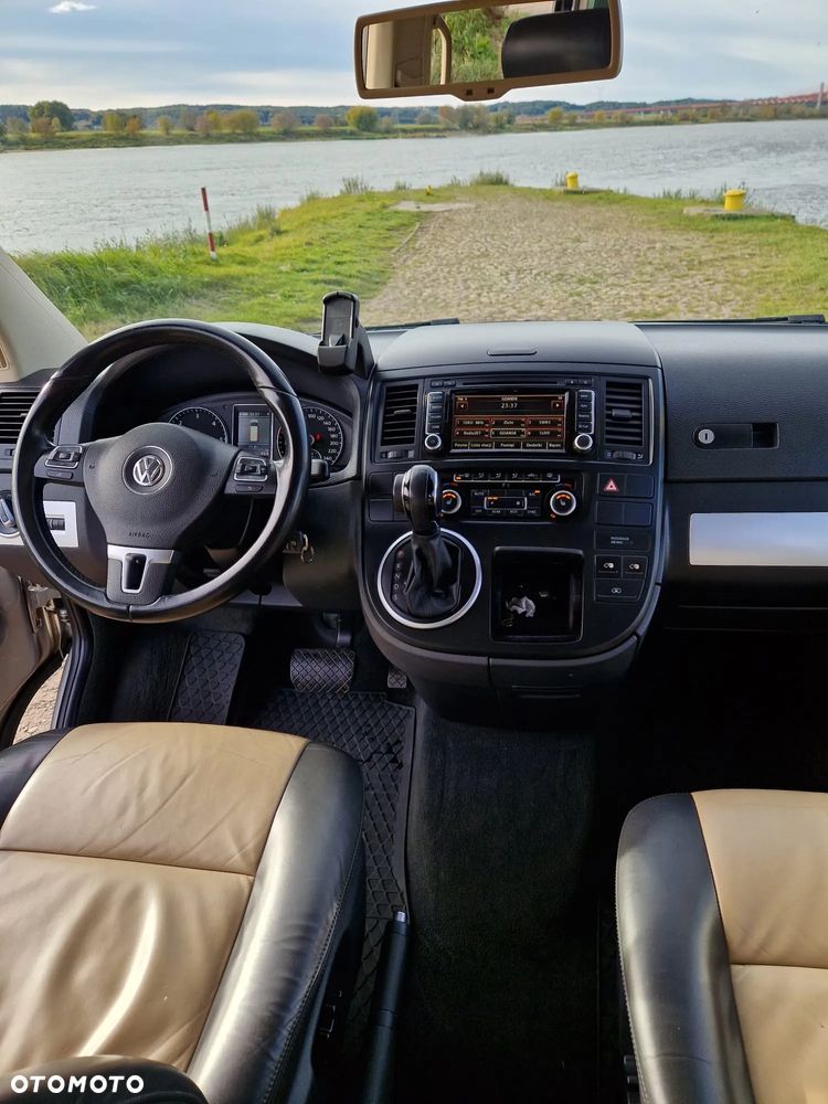 Volkswagen Multivan - 11