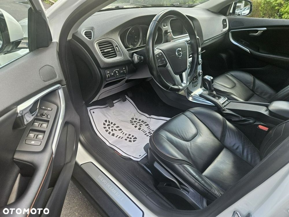 Volvo V40 D2 Drive-E Ocean Race - 11