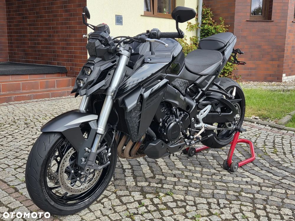 Suzuki GSX - 1