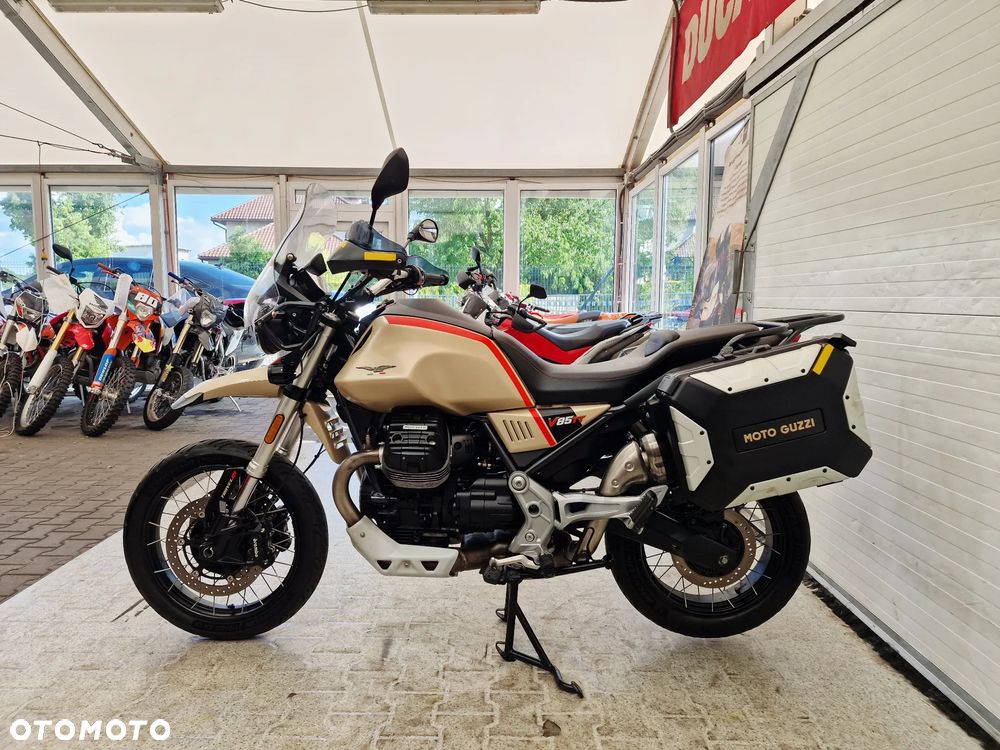 Moto Guzzi V85 - 22