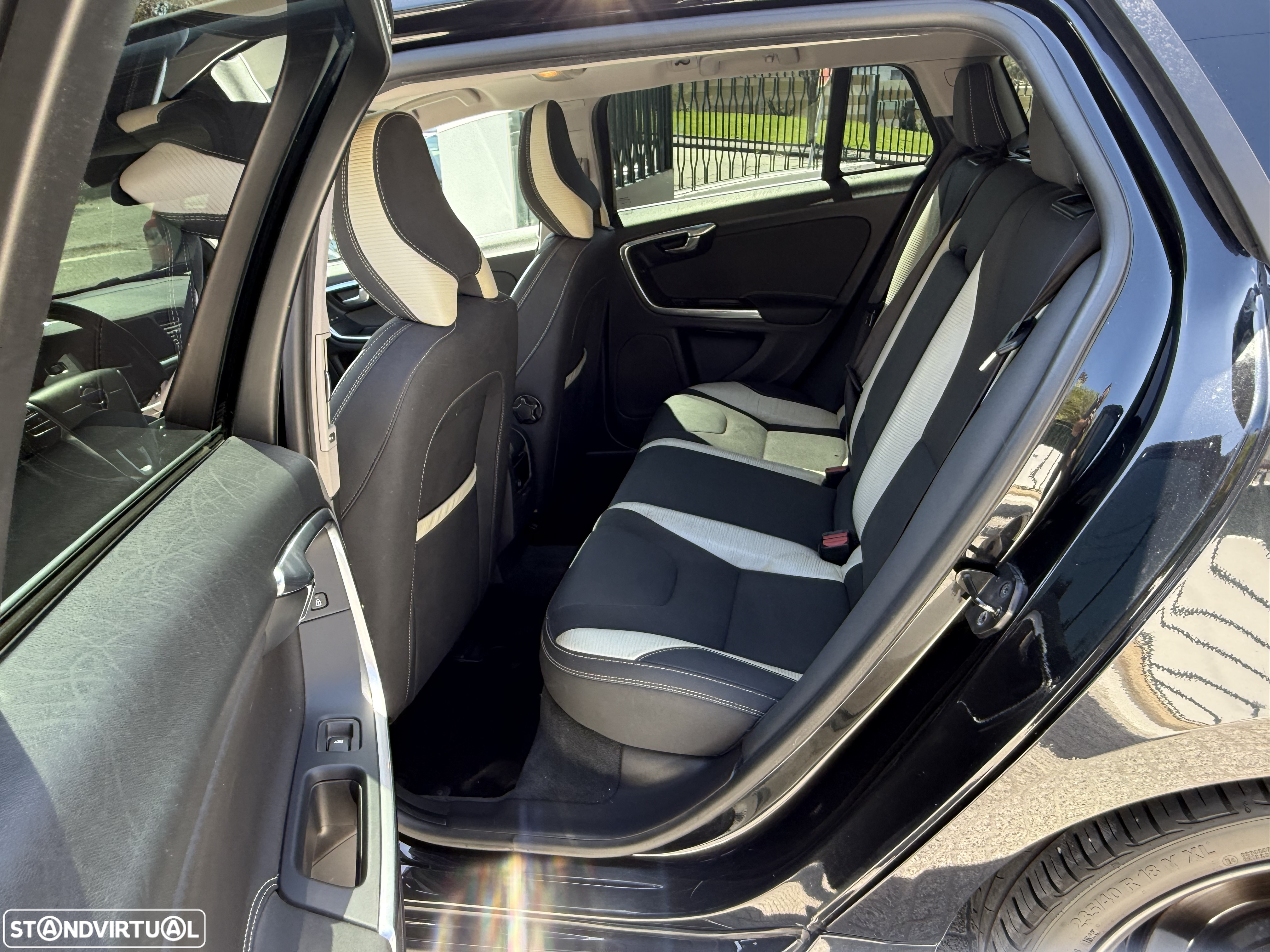 Volvo V60 1.6 D2 R-Design - 9