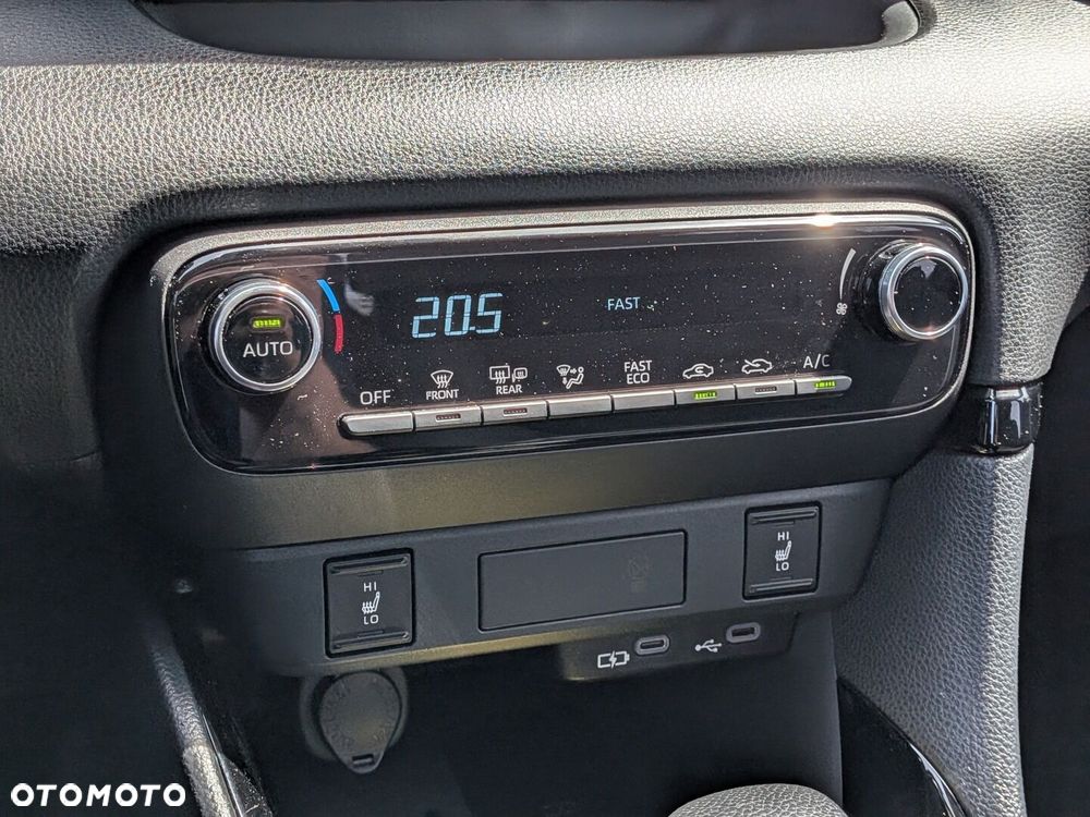 Toyota Yaris Hybrid 1.5 Style - 28