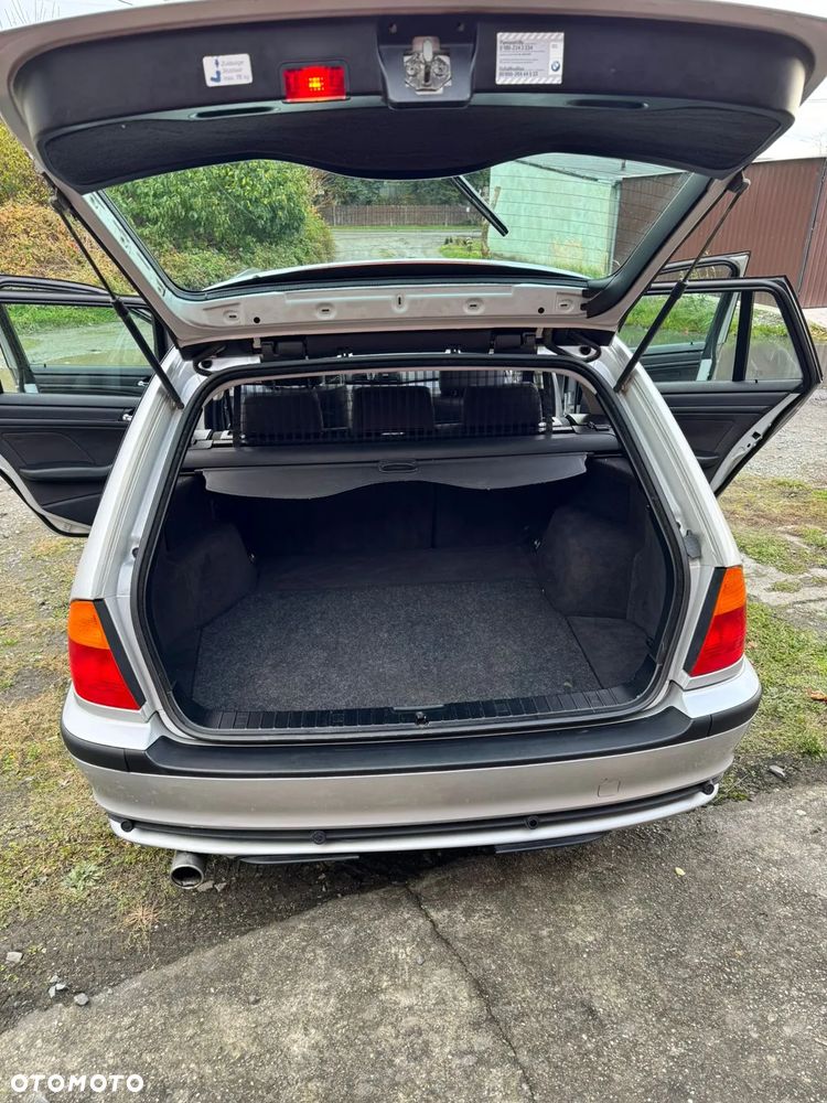 BMW Seria 3 318i - 11