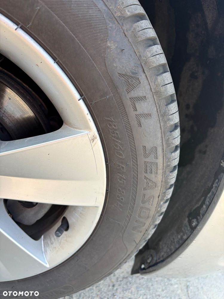 Skoda RAPID 1.2 TSI Ambition - 16