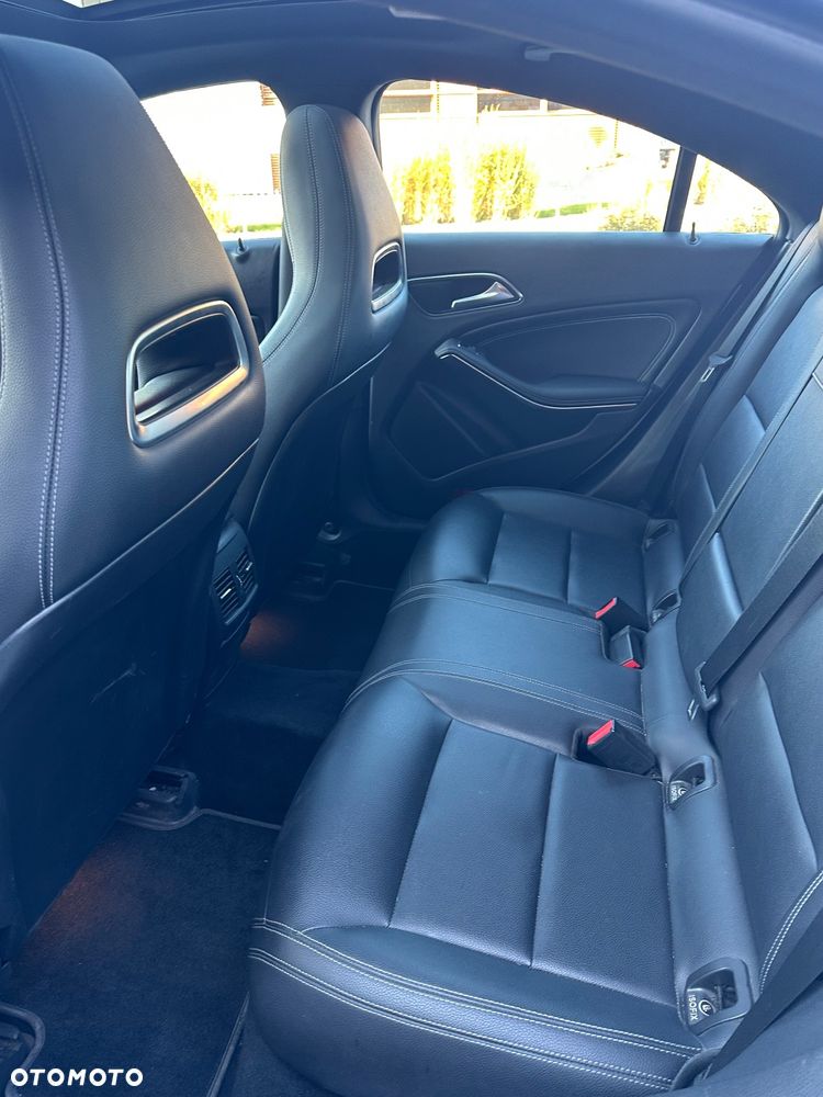 Mercedes-Benz CLA 250 4Matic 7G-DCT Sport - 8