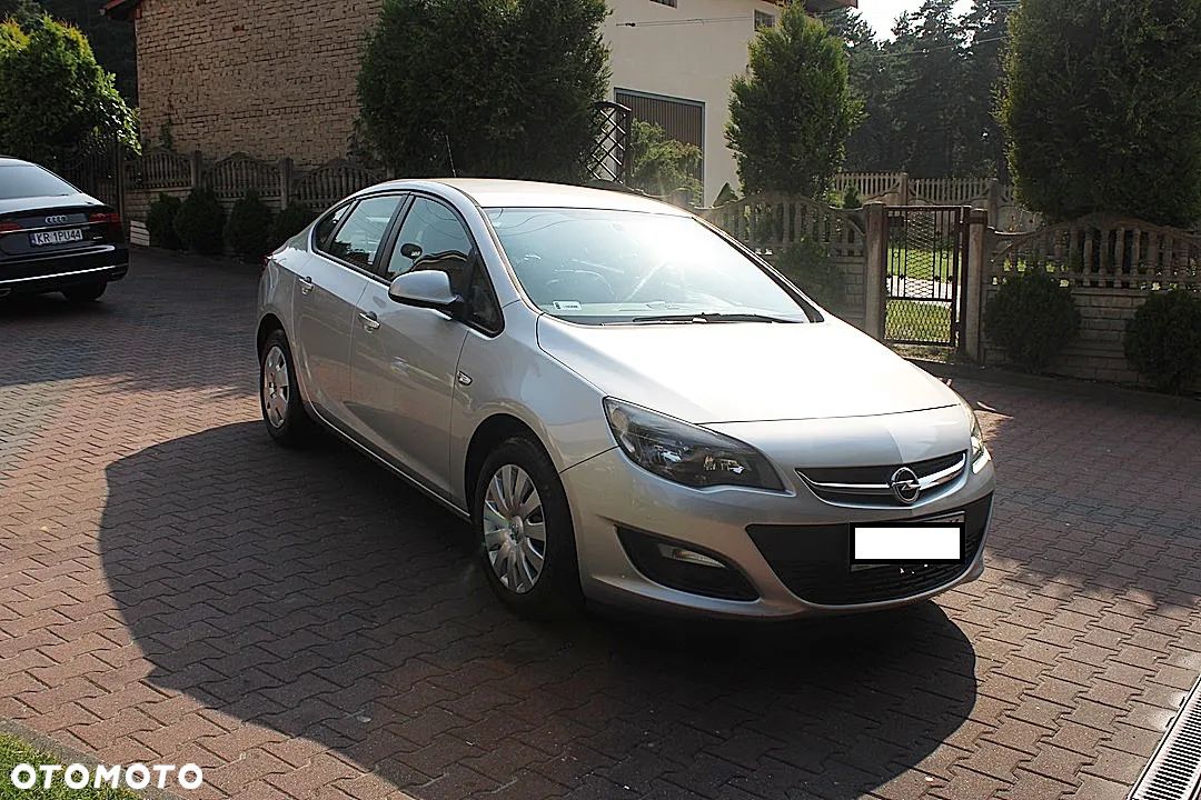 Opel Astra IV 1.6 Cosmo - 1