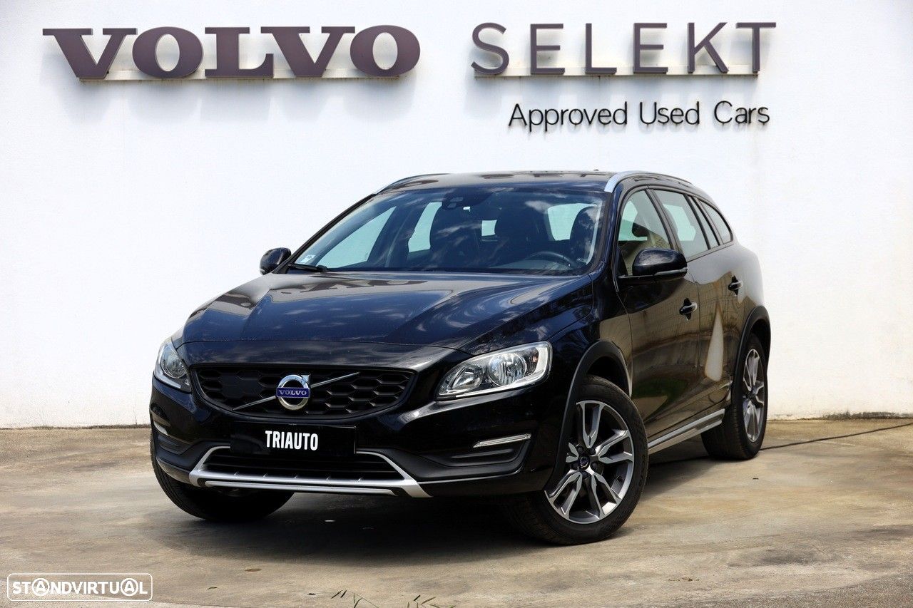 Volvo V60 Cross Country 2.0 D3 Plus - 1