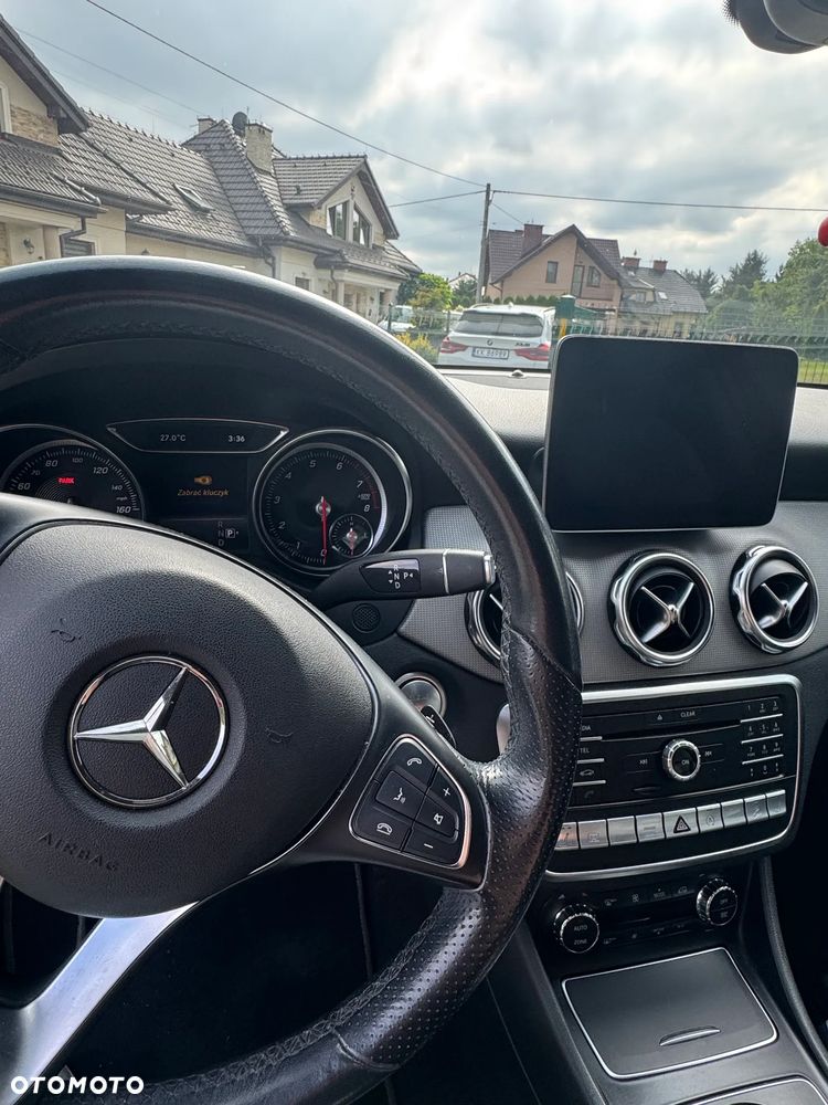Mercedes-Benz GLA 250 4-Matic AMG Line - 17