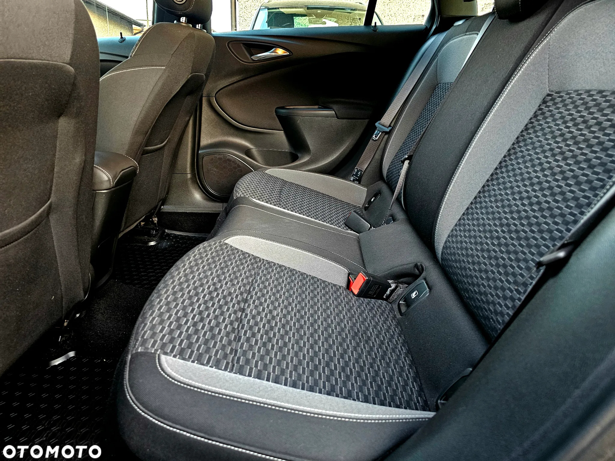 Opel Astra V 1.2 T Elegance S&S - 14