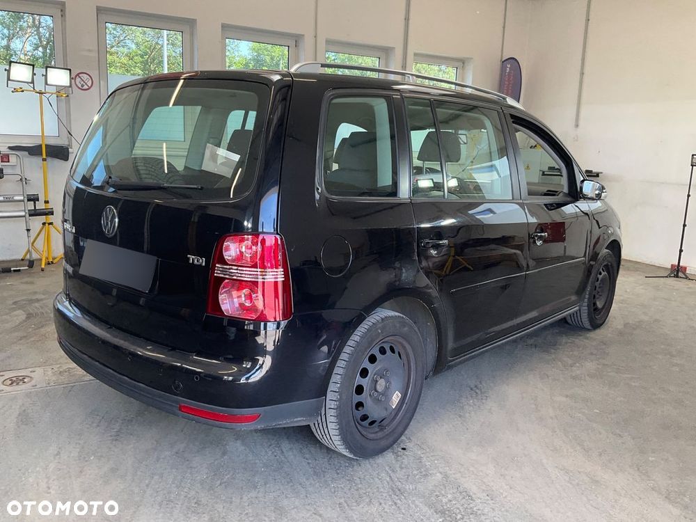 Volkswagen Touran - 9