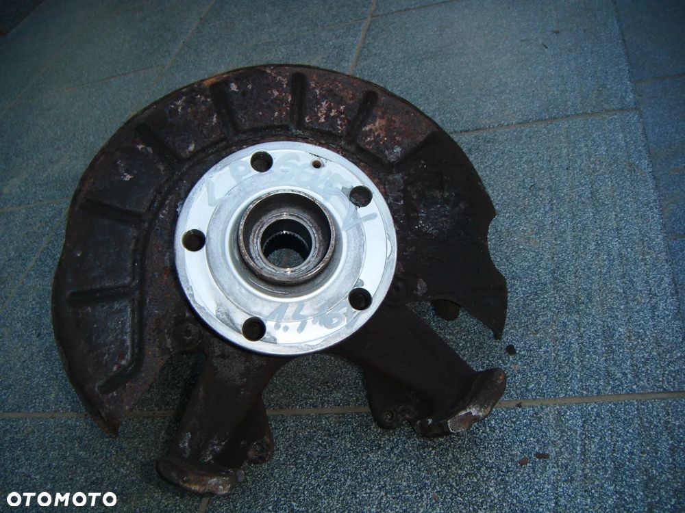 vw golf v 1.4 16v piasta zwrotnica lewy przód - 1