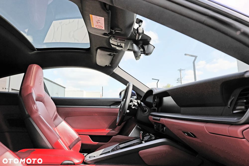 Porsche 911 Carrera 4S - 17