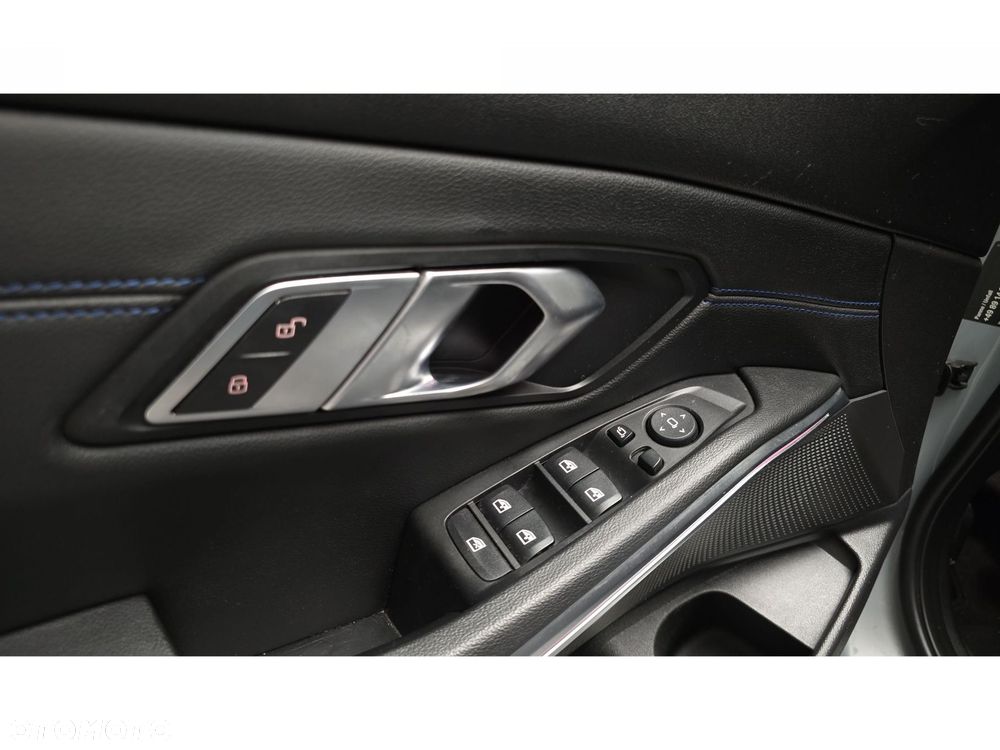 BMW Seria 3 320d xDrive M Sport - 29