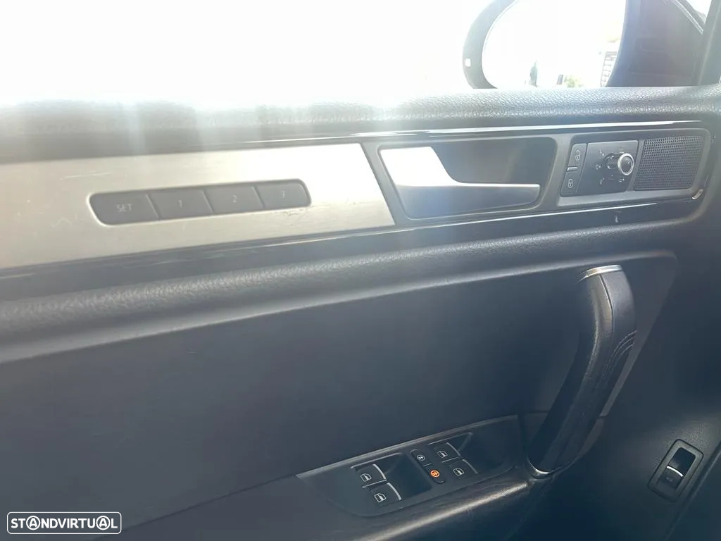 VW Touareg 3.0 TSI Hibrido - 13