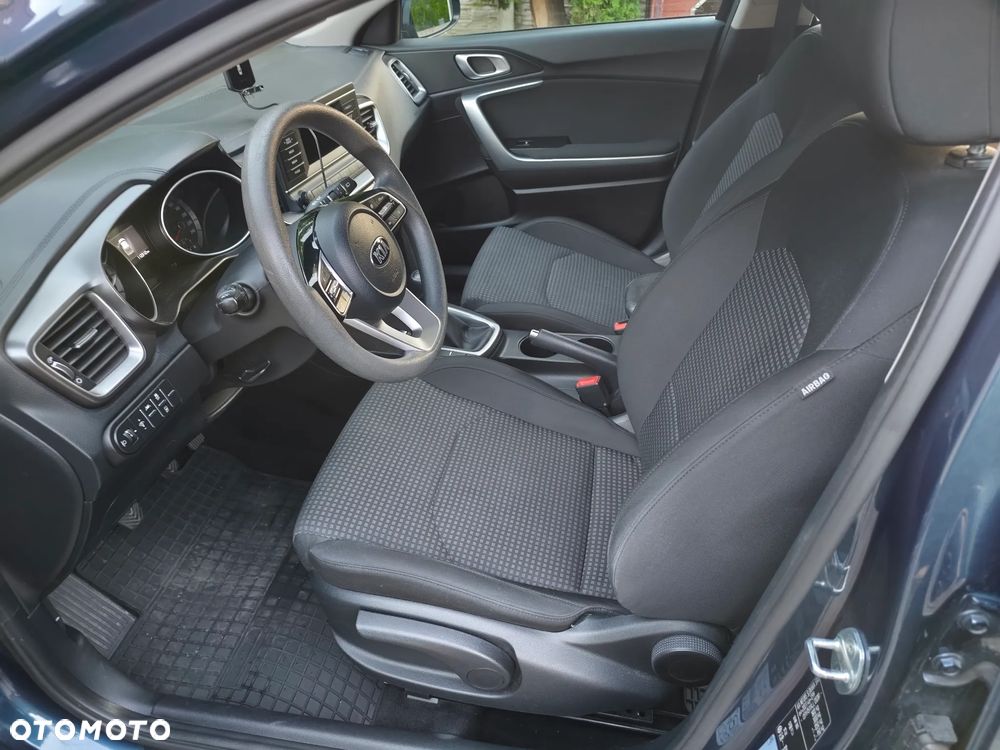Kia Ceed - 9