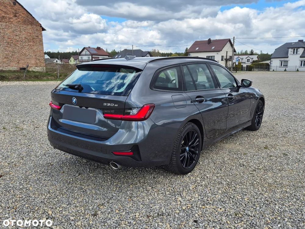 BMW Seria 3 330e xDrive Sport Line - 3