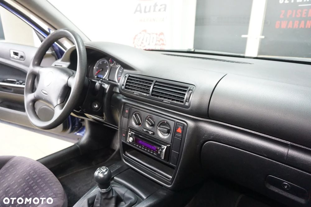 Volkswagen Passat 1.9 TDI Comfortline - 20