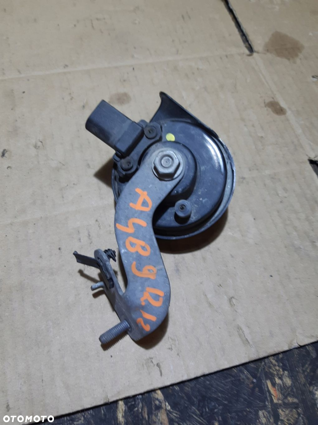 AUDI A4 B9 KLAKSON SYGNAŁ DŹWIĘKOWY LEWY PRZÓD 8W0951223 - 3