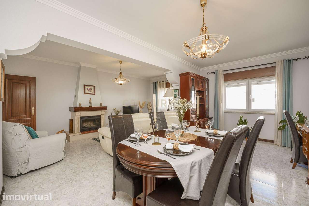 APARTAMENTO T4  CONVERTIDO EM T3 , SEMI REMODELADO, EM SETÚBAL - Grande imagem: 3/30