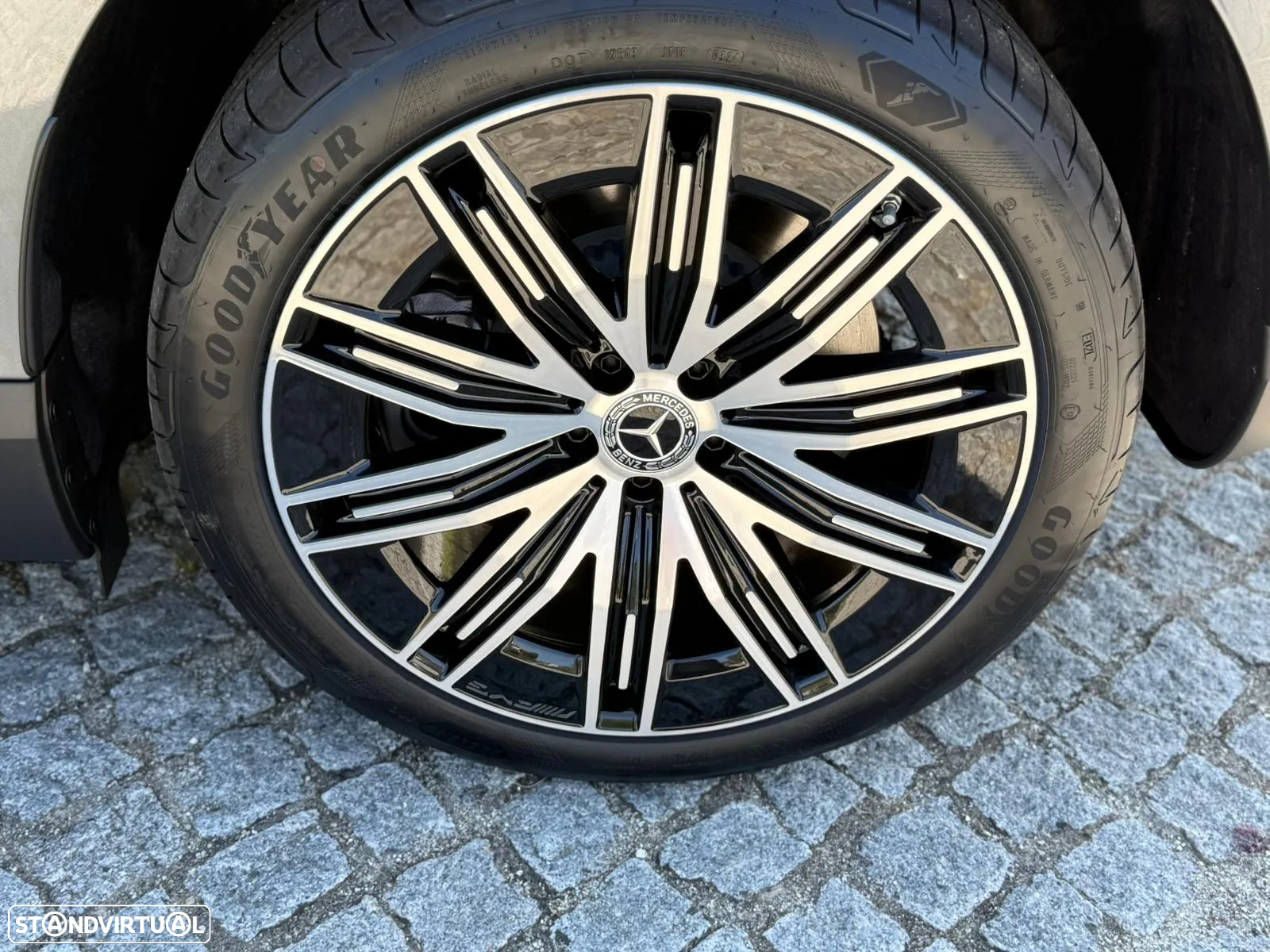 Mercedes-Benz EQE SUV 300 - 23