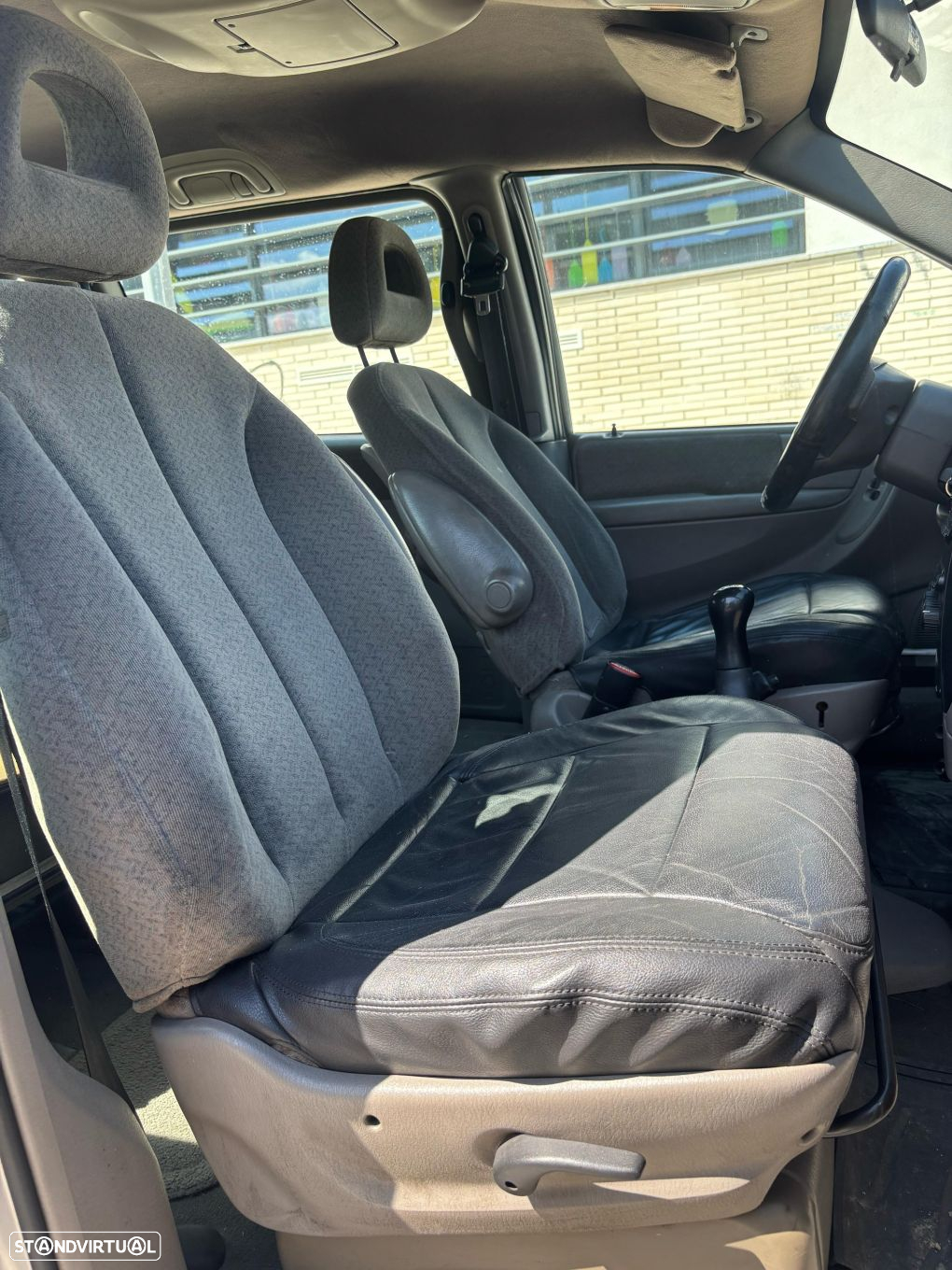 Chrysler Voyager 2.5 CRD SE - 8
