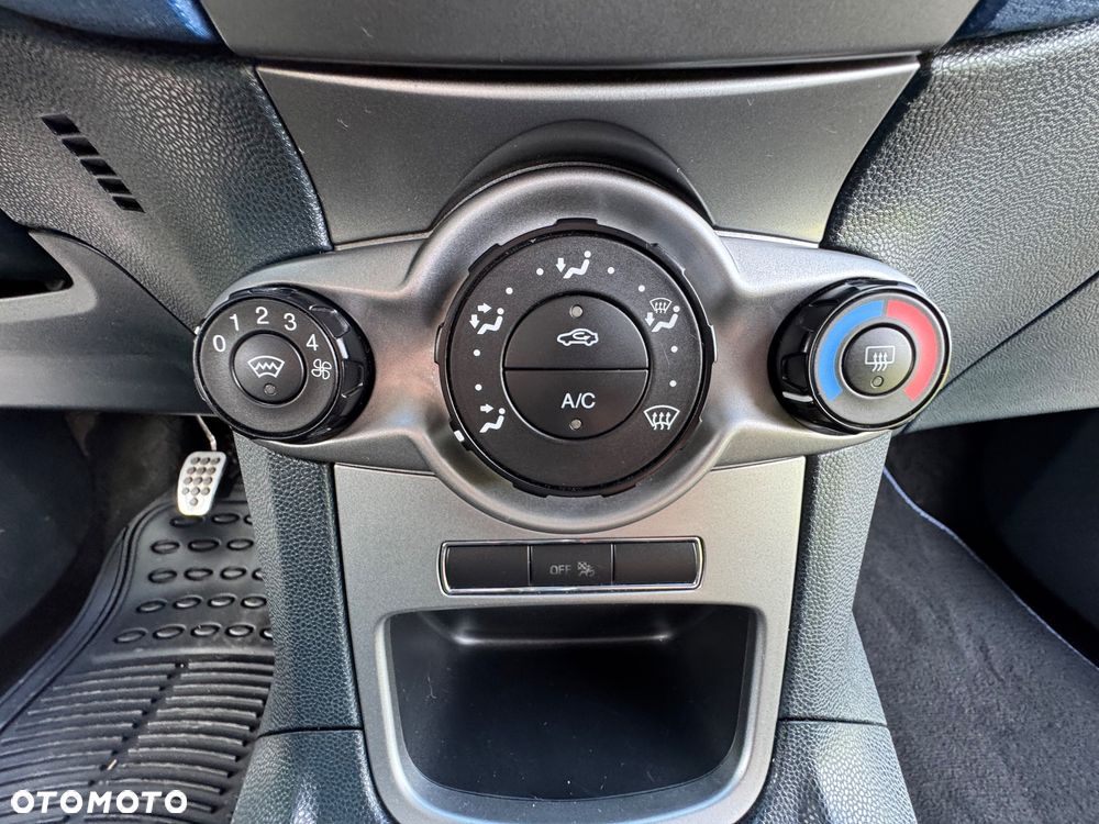 Ford Fiesta - 23