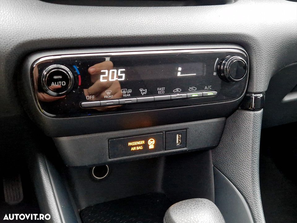 Toyota Yaris 1.5 VVT-i HSD Active - 20