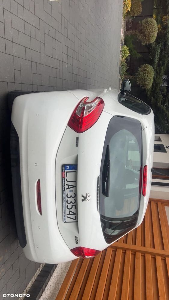 Peugeot 208 2014 photo 2