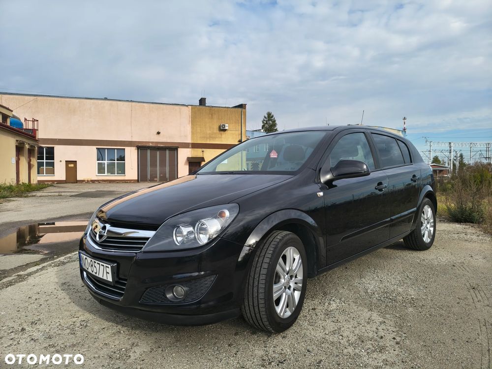 Opel Astra 2011 photo 3