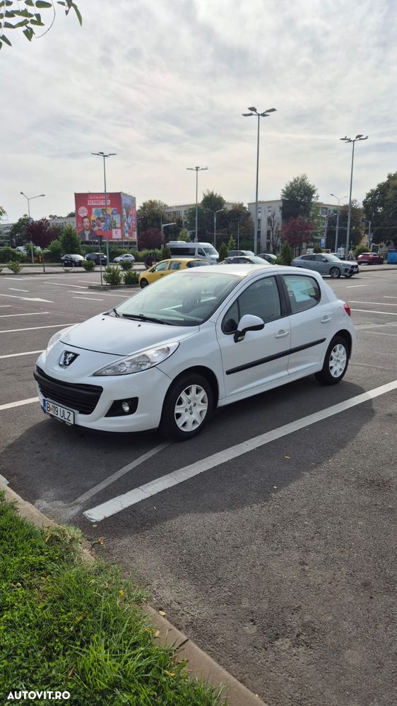 Peugeot 207 - 1