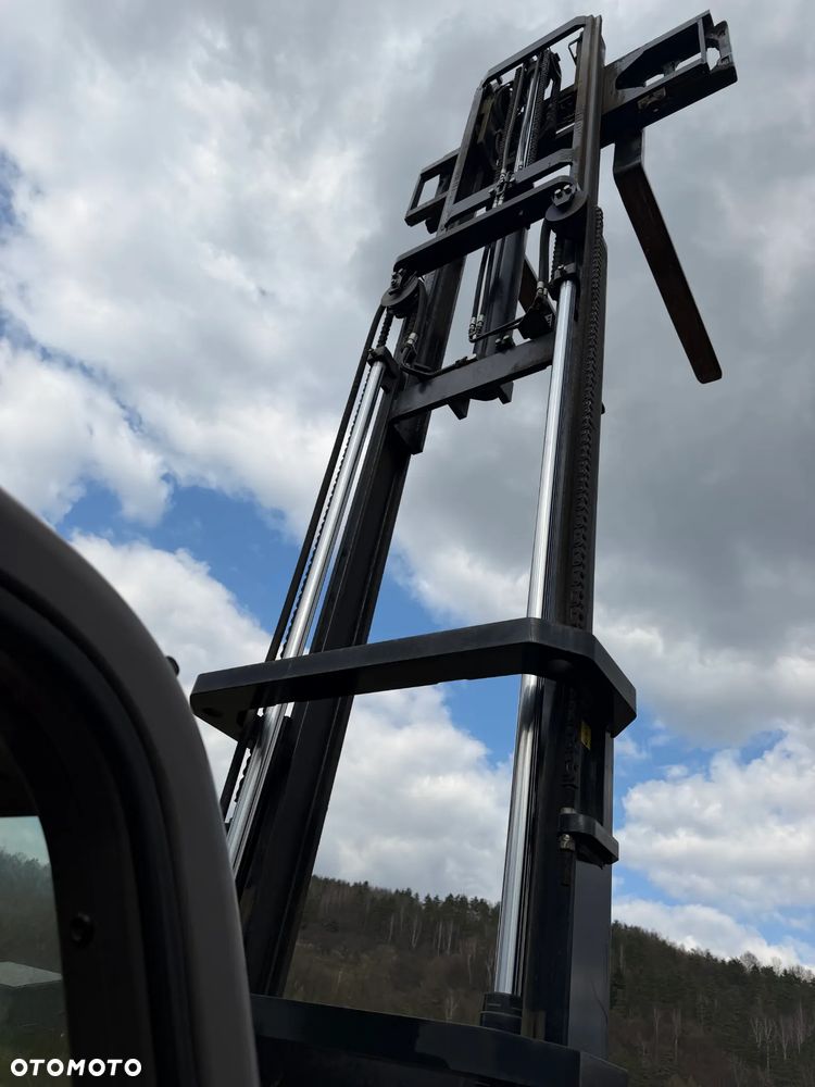 Manitou M30-4 T Wózek Widłowy 4X4 TERENOWY. 1910mtg. Maszyna Jak Nowa! Maszt Triplex WOLNY SKOK! 2016rok. z Norweskiego Gospodarstwa. Silnik PERKINS TURBO 90km. DEKRA Aktualna 2026rok! 3 tony Udzwig! Posuw wideł Hydrauliczny! Jazda REWERS+4 biegi. Ani deka luzów czy wycieków! Zadbana Maszyna! Okazja. Podzespoły jak Nowe tłoczyska suche! 5,5 wys. Podnoszenia - 9