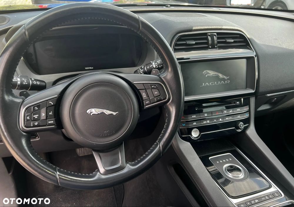 Jaguar F-Pace - 10