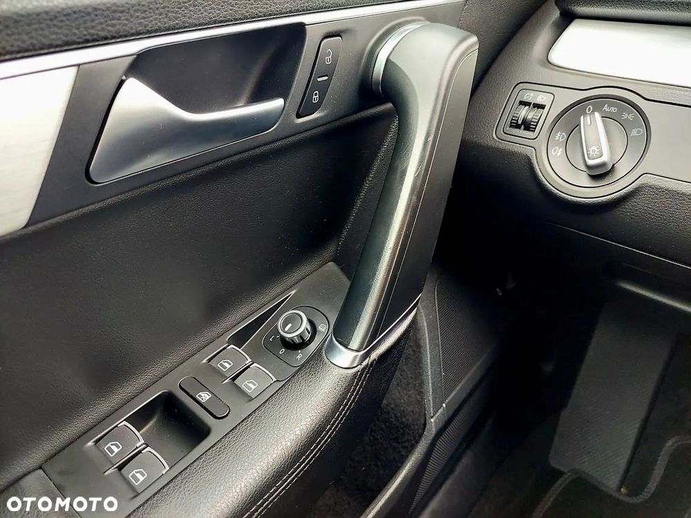 Volkswagen Passat Variant 2.0 TDI 4Motion BlueMotion Technol Highline - 30