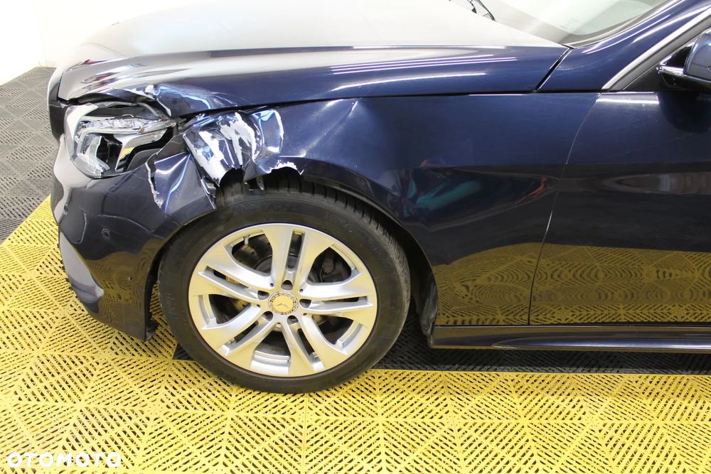 Mercedes-Benz Klasa E 300 T CDI DPF BlueEFFICIENCY 7G-TRONIC Avantgarde - 31