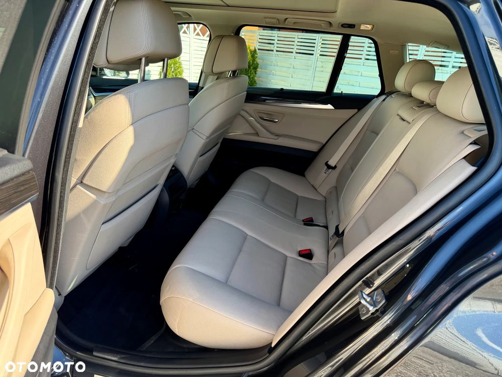 BMW Seria 5 525d - 23