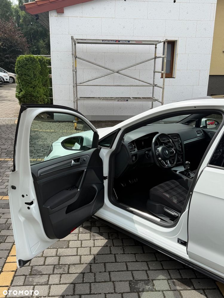 Volkswagen Golf GTI (BlueMotion Technology) - 15
