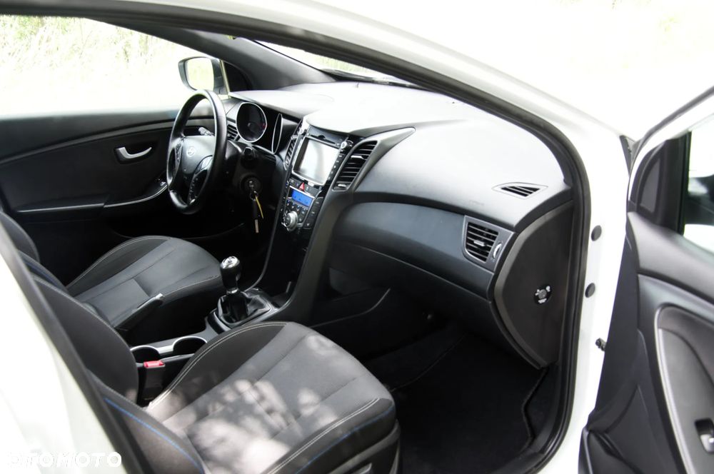 Hyundai i30 blue 1.6 GDI Passion - 26